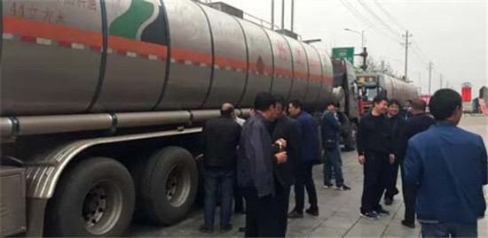 中集凌宇：三晉大地現(xiàn)新潮液罐車，引來200多人圍觀